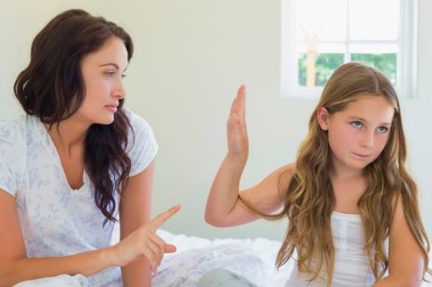 25 characteristics of a narcissistic mother-min