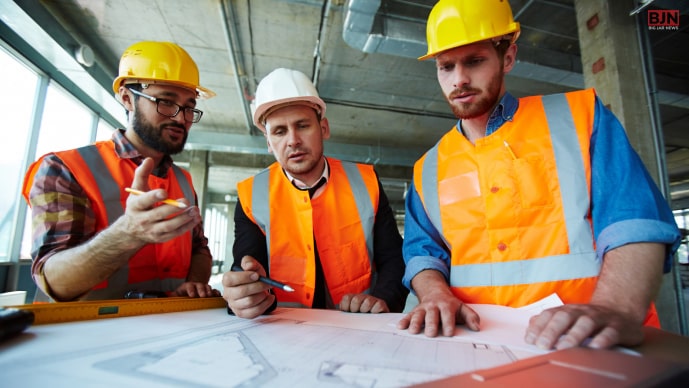 What are the benefits of hiring a commercial contractor?